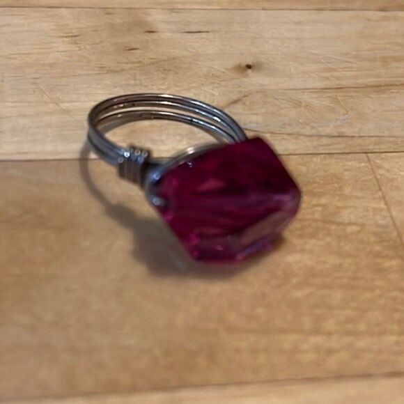 Beautiful costume jewelry ring. Silver wire hand crafted metal with pink stone - Picture 5 of 10